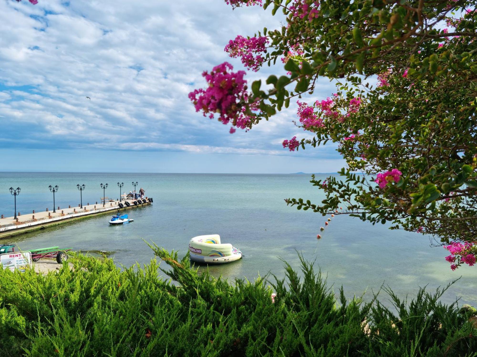 ния, райска градина / Garden Of Eden Apartament Sveti Vlas