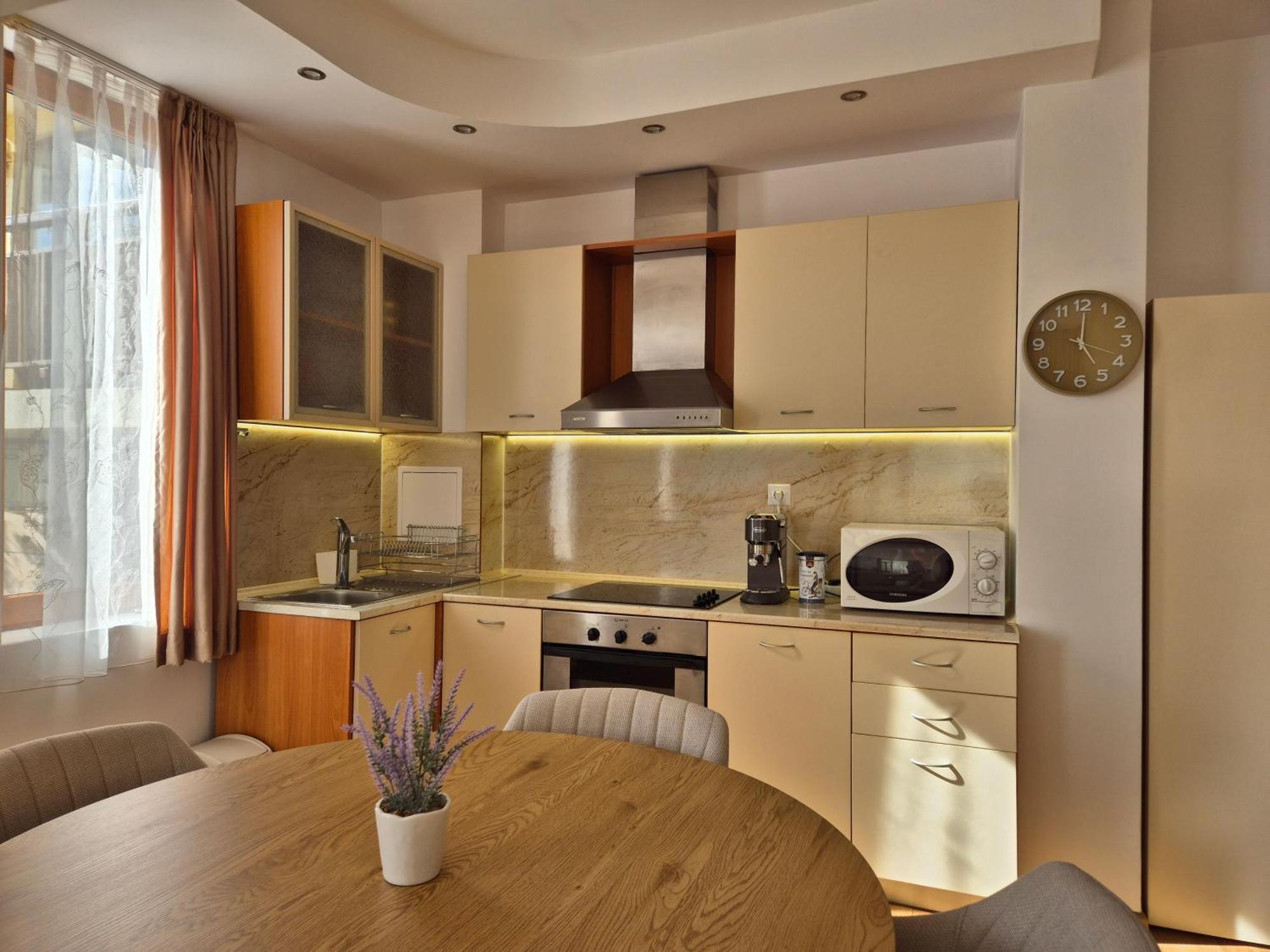 Apartament ния, райска градина / Garden Of Eden *