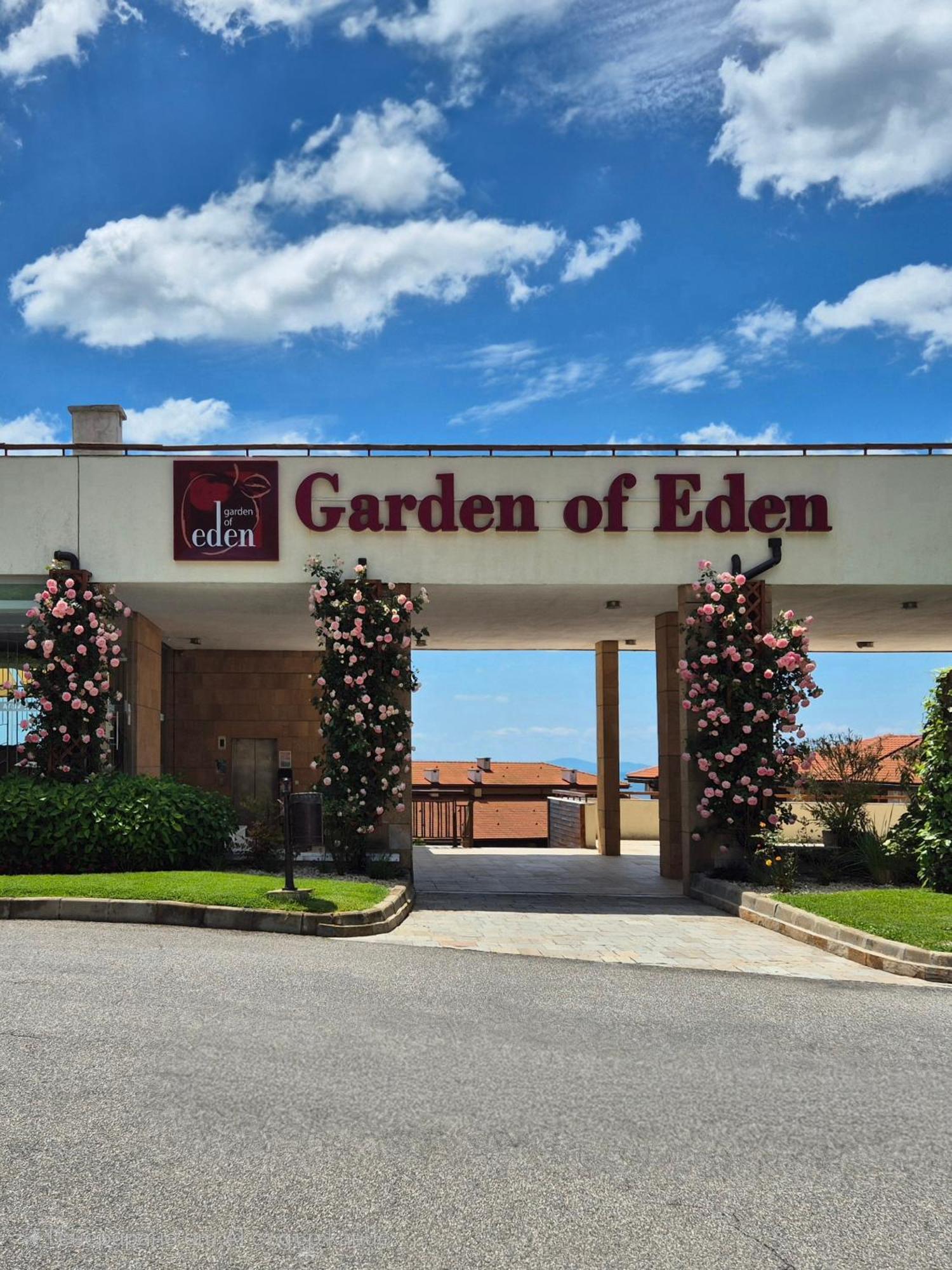 Apartament ния, райска градина / Garden Of Eden